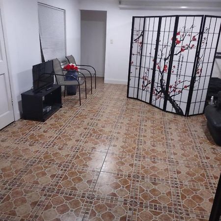 Omar'S Place - Shared Rooms 迈阿密 外观 照片